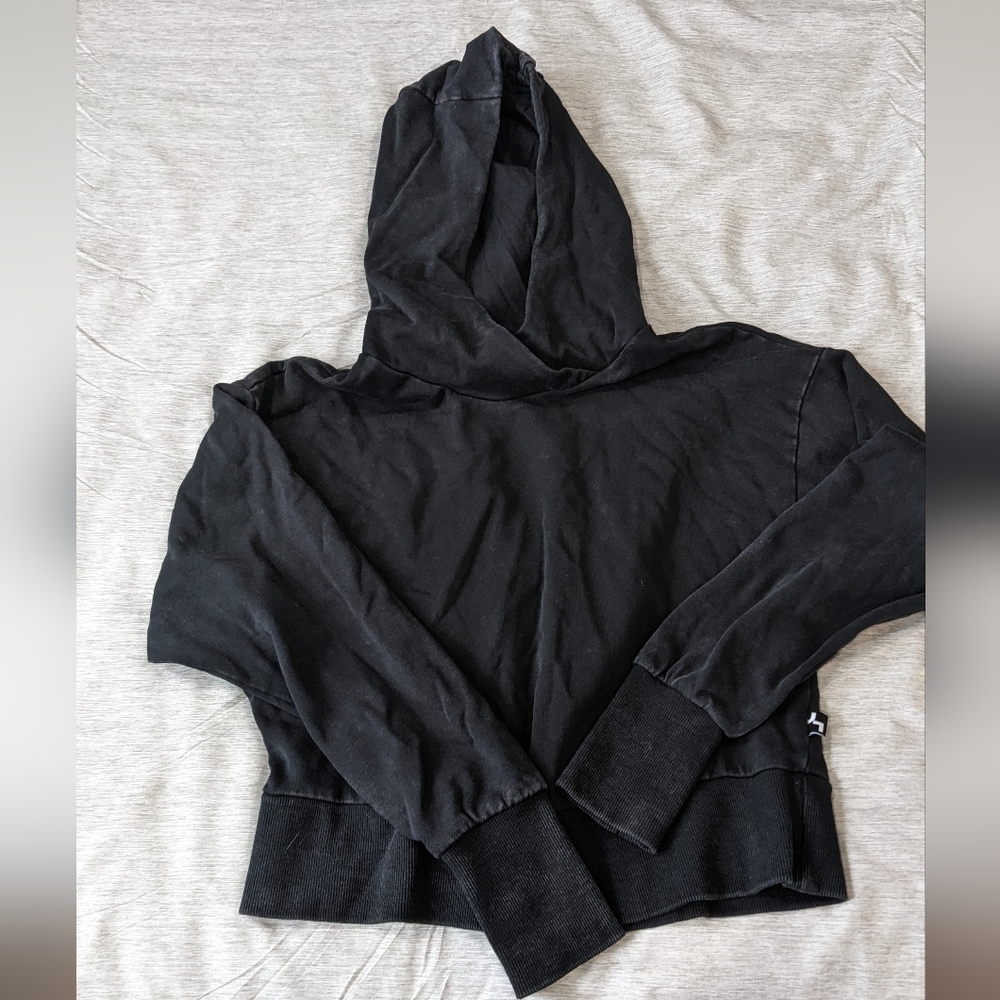 Joy Lab black slightly cropped hooded sweatshirt. Size XS. Lightly worn.